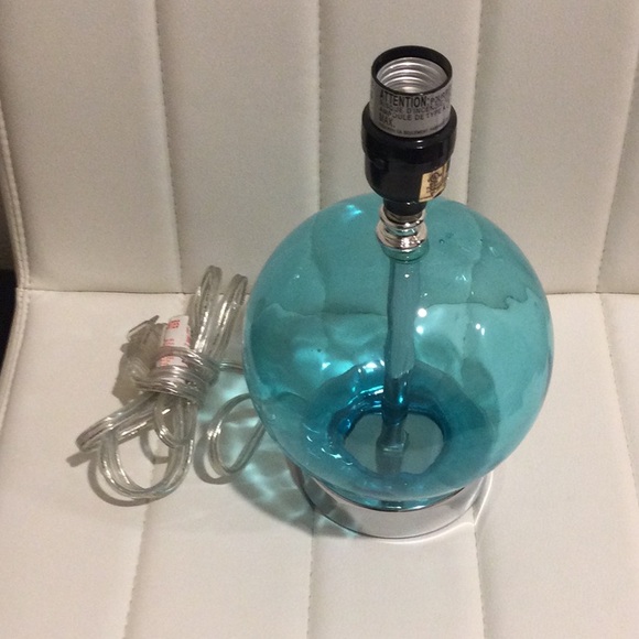 NWOT Blue Glass Table Lamp With Cream/White Shade - Picture 3 of 16